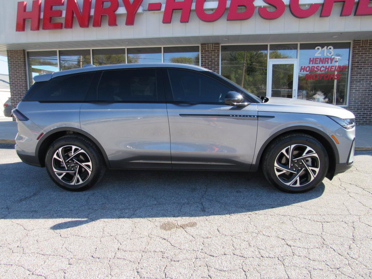Used 2025 Lincoln Nautilus Premier w/ Jet Appearance Package AWD/4WD image 9