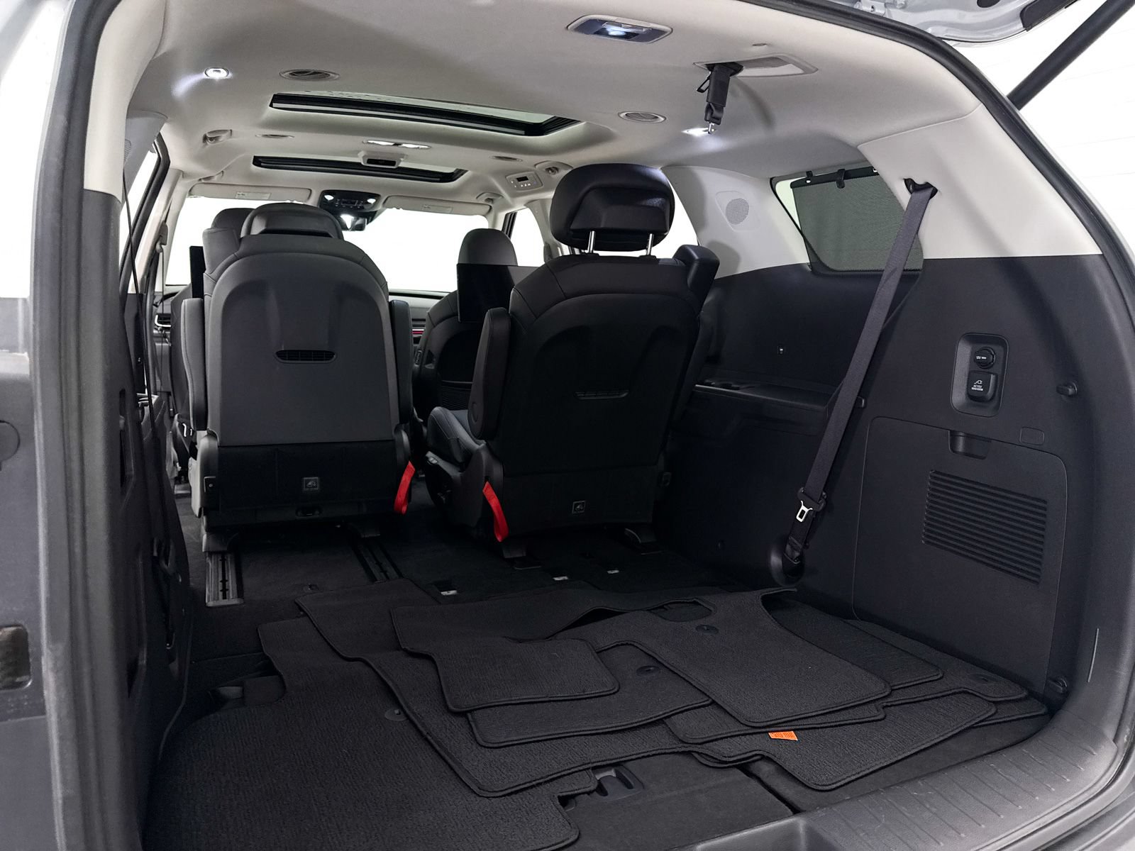 Certified 2025 Kia Carnival SX Prestige FWD image 36