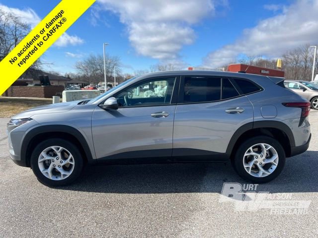 Used 2025 Chevrolet Trax LS w/ LS Convenience Package image 3