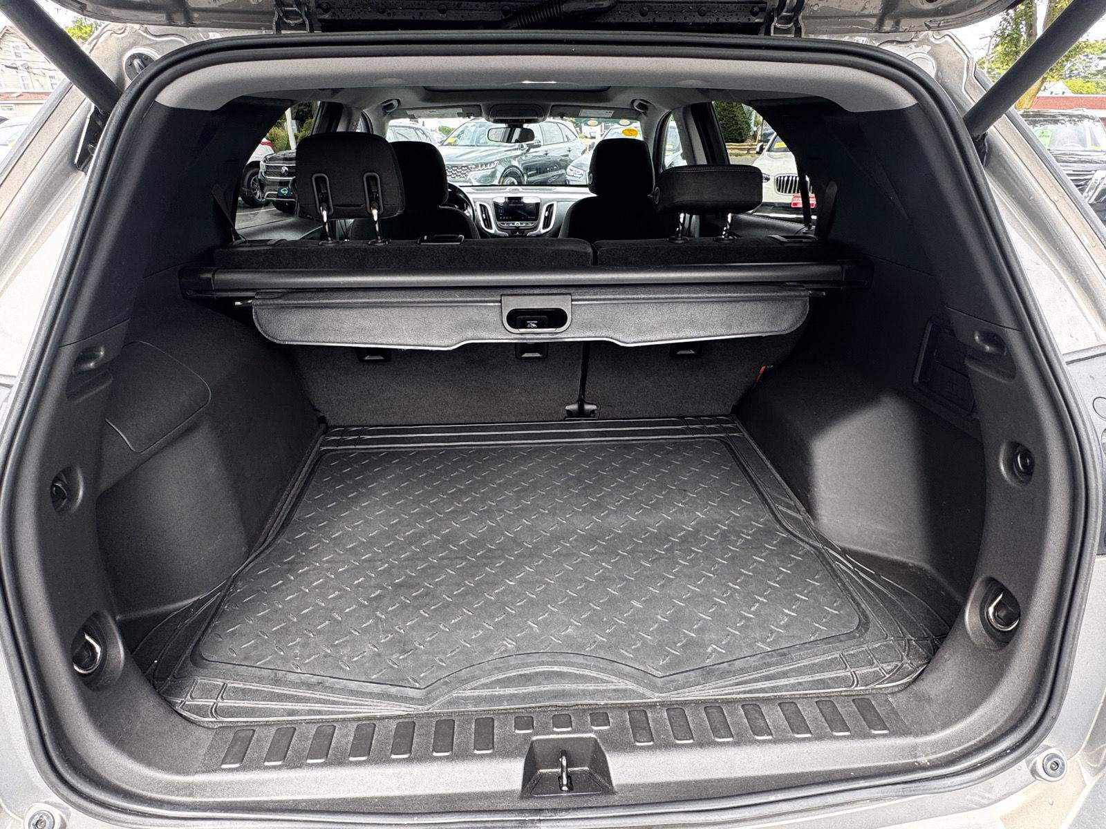Certified 2019 Chevrolet Equinox LT w/ Sun & Navigation Package AWD/4WD image 11