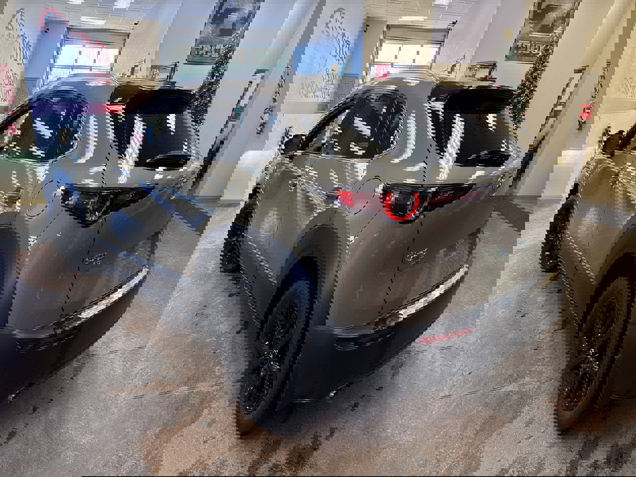 Used 2024 MAZDA CX-30 Carbon image 10