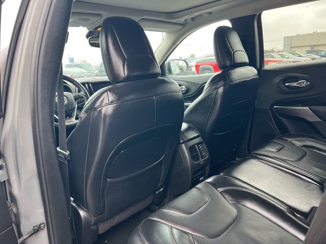 Used 2019 Jeep Cherokee Limited AWD/4WD image 12