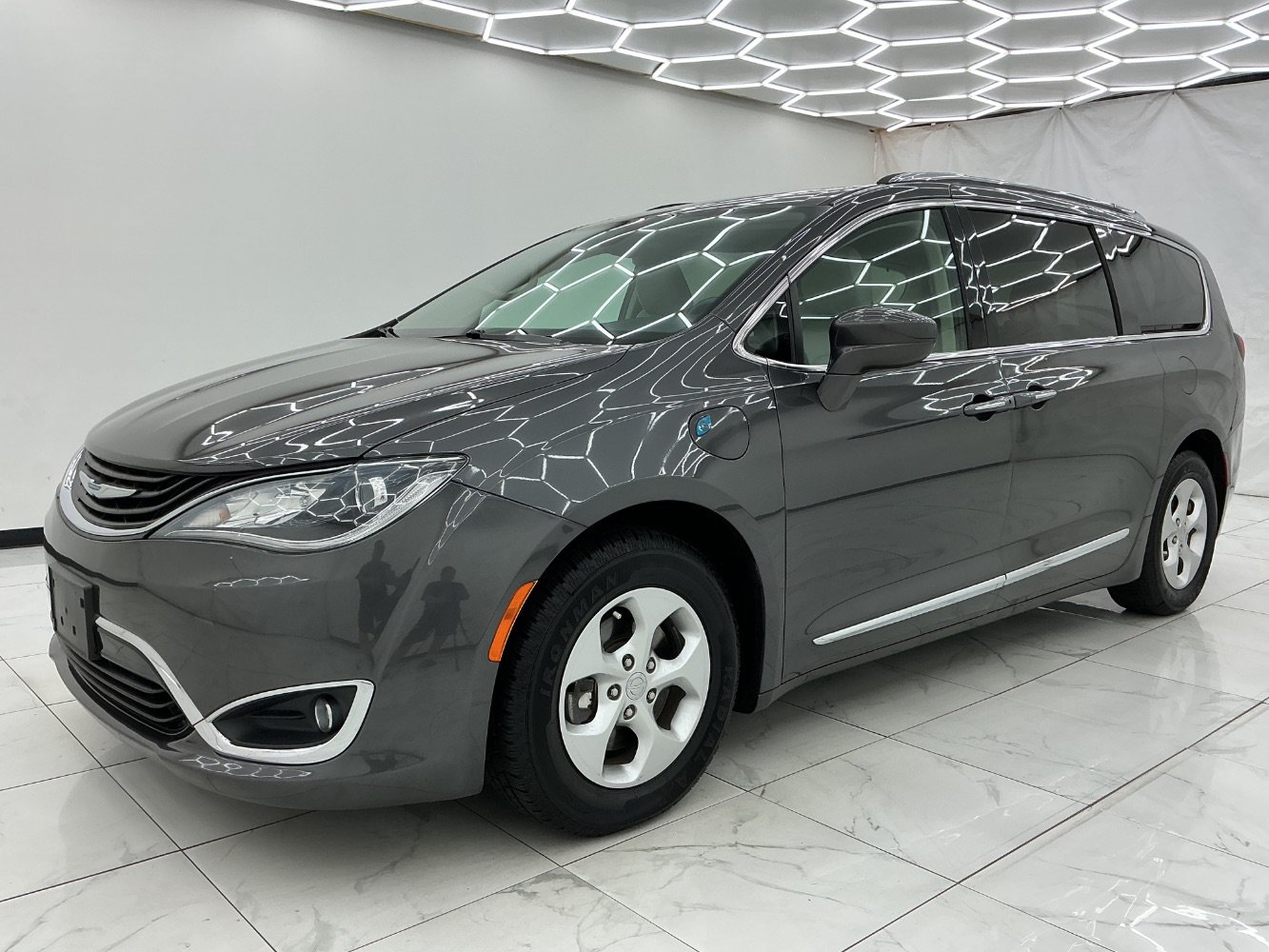 Used 2018 Chrysler Pacifica Touring-L FWD image 6