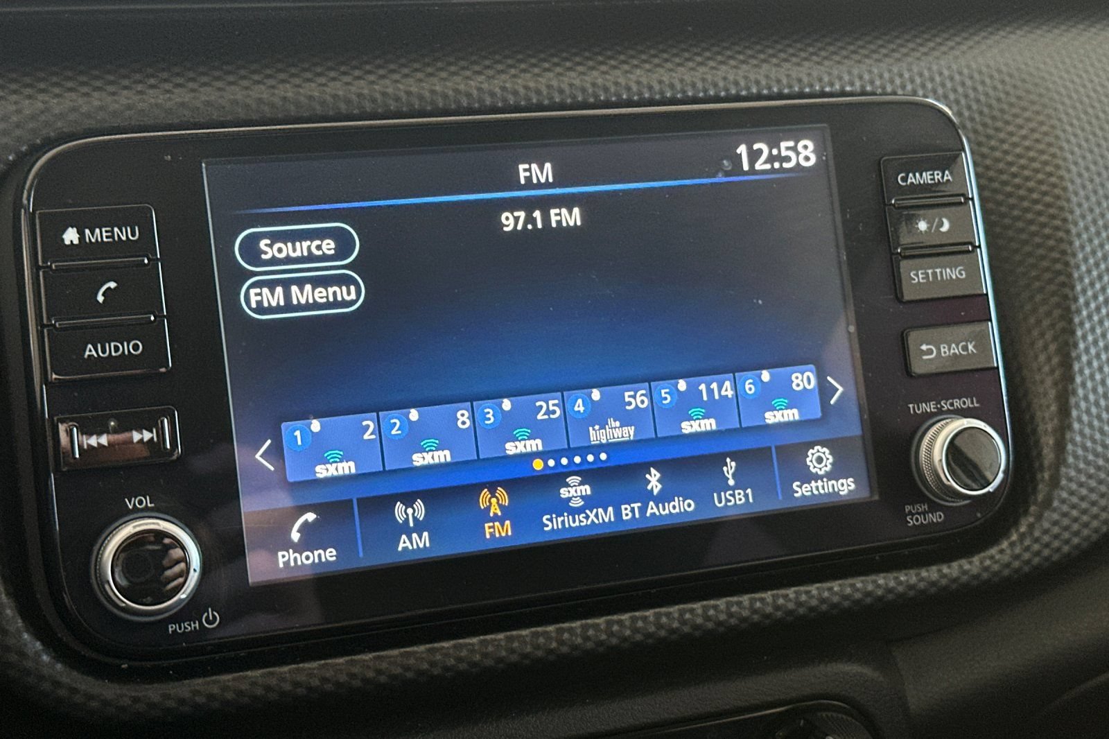 Used 2022 Nissan Kicks SV w/ Interior Electronics Package FWD image 17