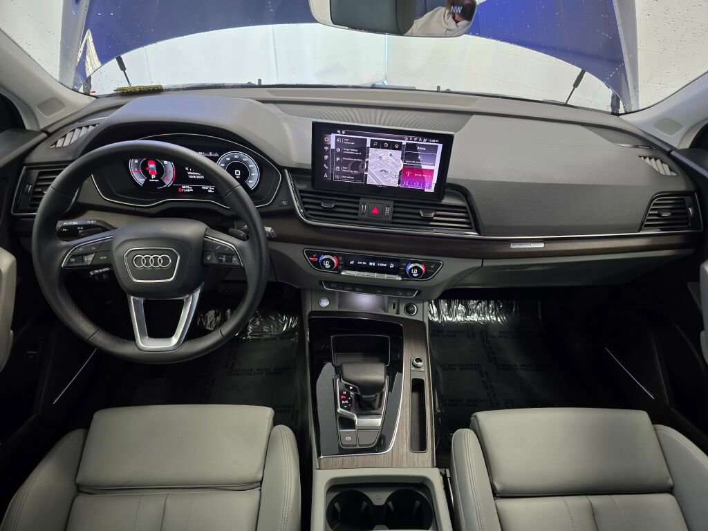 Certified 2025 Audi Q5 2.0T Premium Plus w/ Premium Plus Package image 18