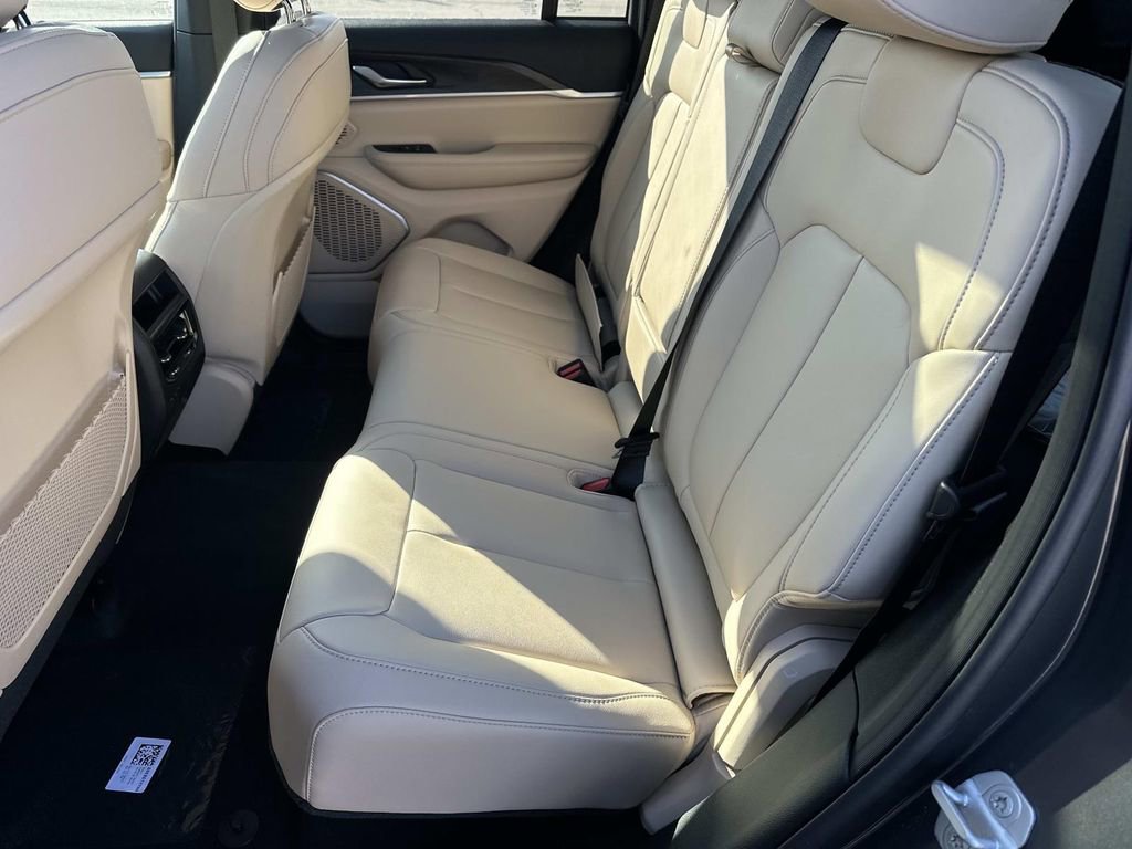 New 2026 Jeep Grand Cherokee Limited AWD/4WD image 9