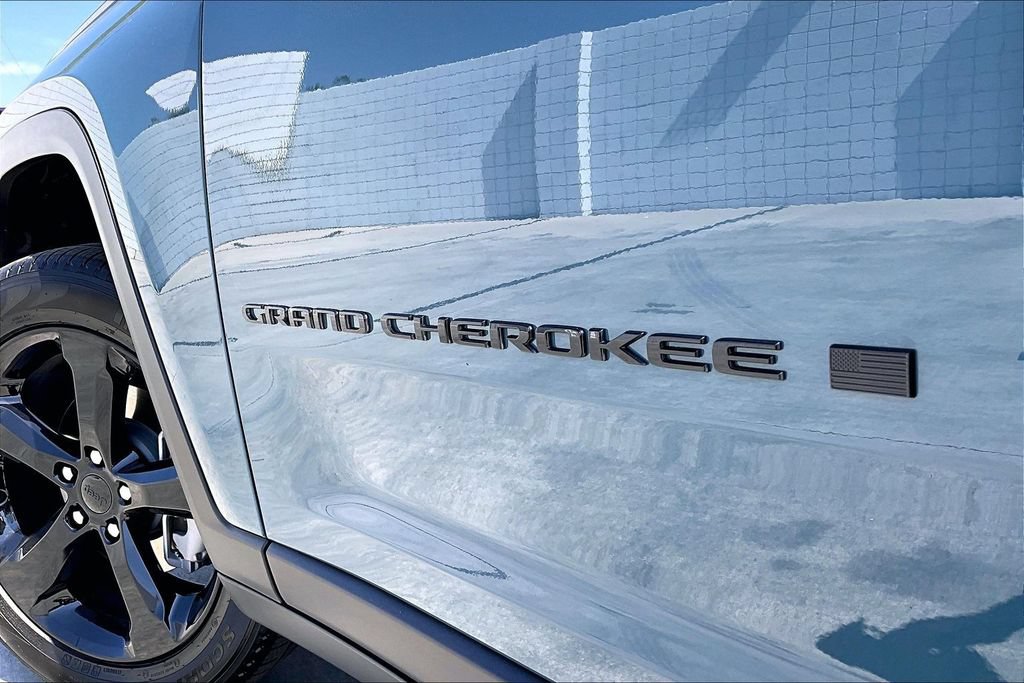 New 2026 Jeep Grand Cherokee Limited w/ Limited Altitude Package AWD/4WD image 24