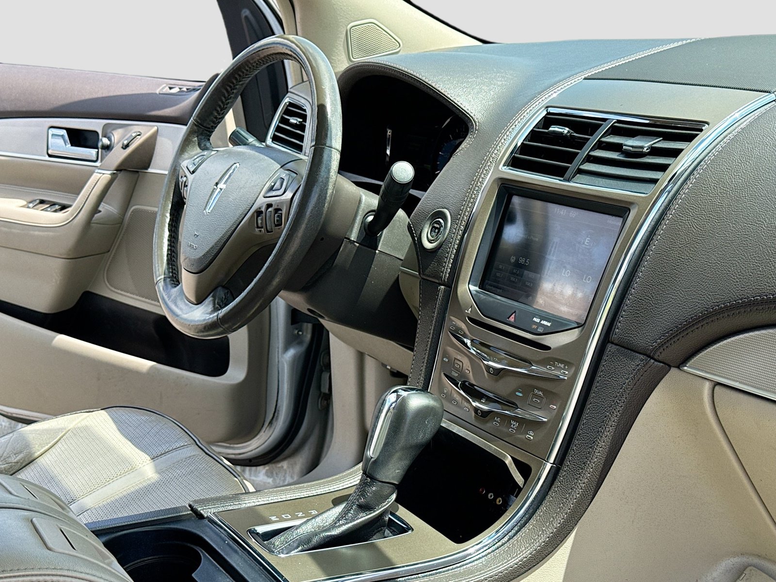 Used 2011 Lincoln MKX 2WD w/ 101A Rapid Spec Order Code image 5