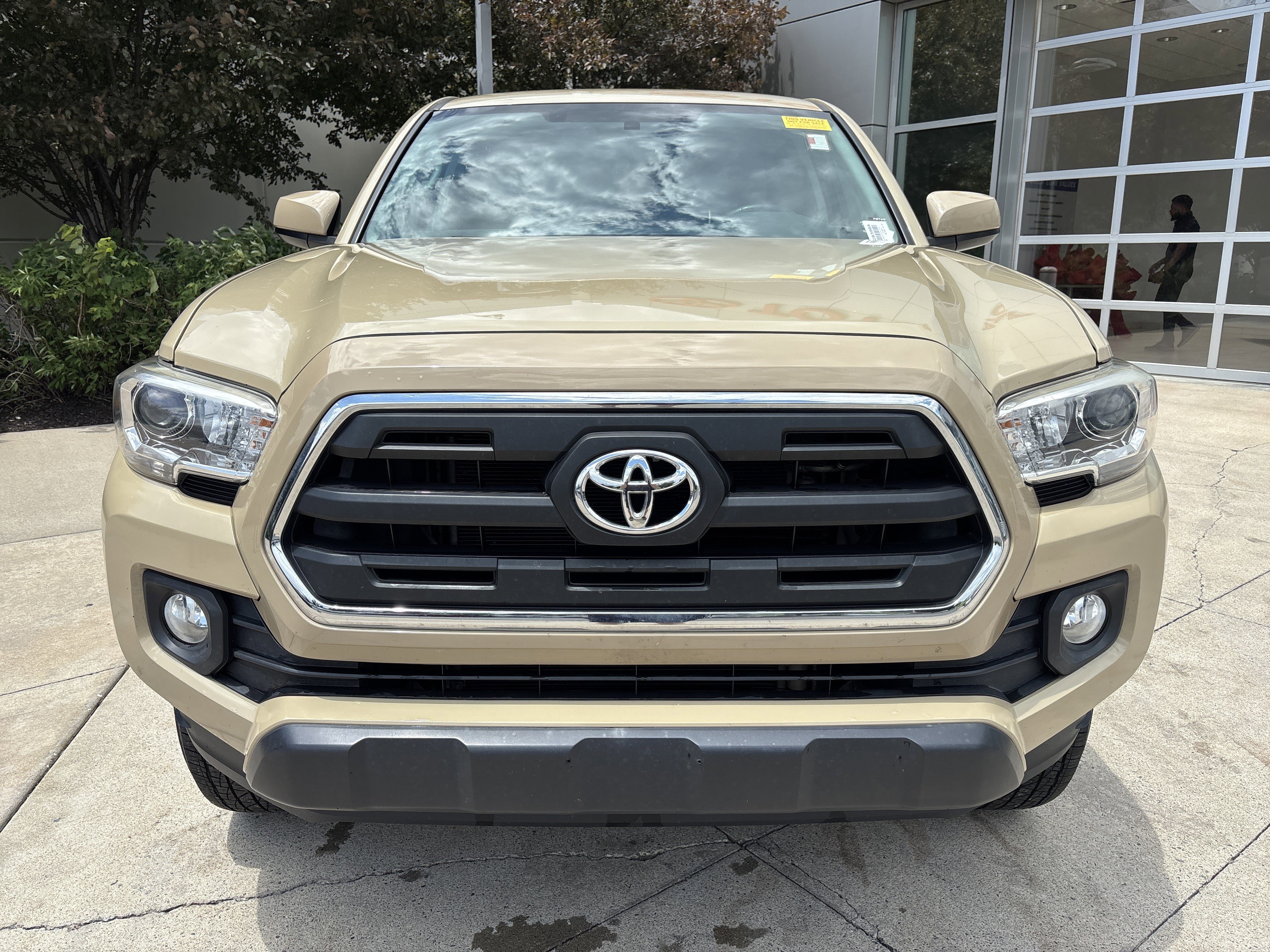 Used 2017 Toyota Tacoma SR5 w/ Tow Package AWD/4WD image 5