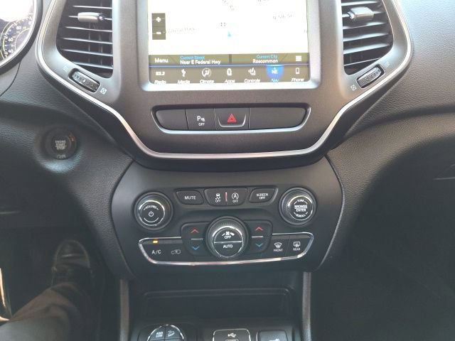 Used 2019 Jeep Cherokee Trailhawk AWD/4WD image 64