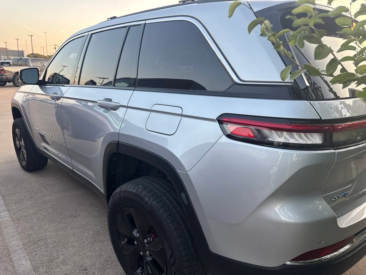 Used 2022 Jeep Grand Cherokee Limited 4xe w/ Luxury Tech Group II AWD/4WD image 6
