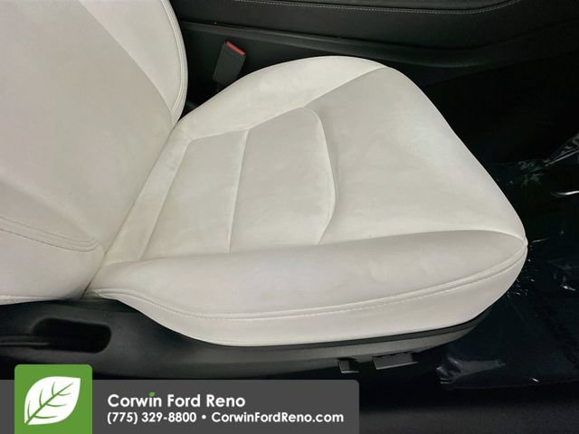 Used 2023 Tesla Model Y Long Range AWD/4WD image 32
