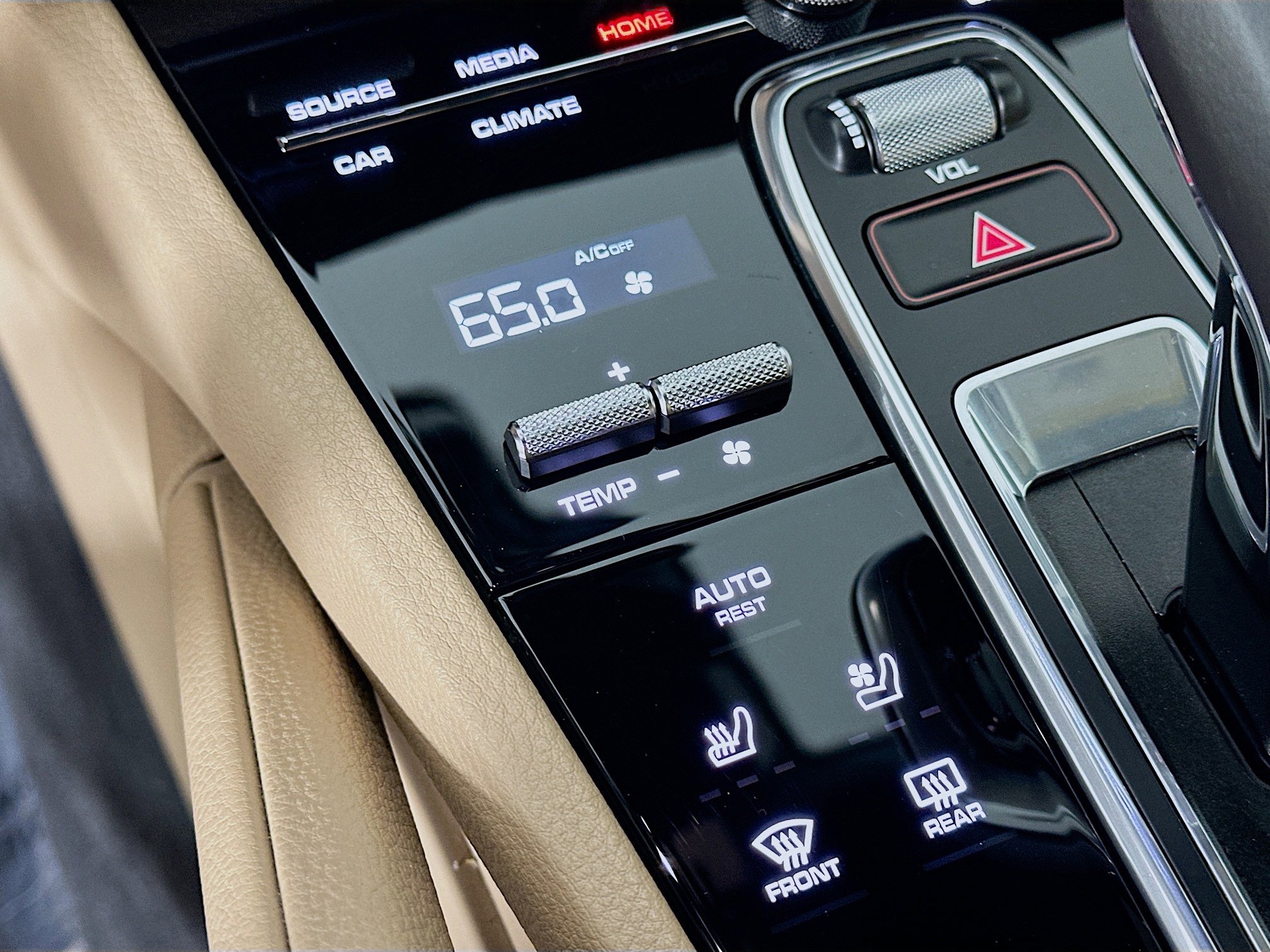 Used 2021 Porsche Cayenne Coupe image 24