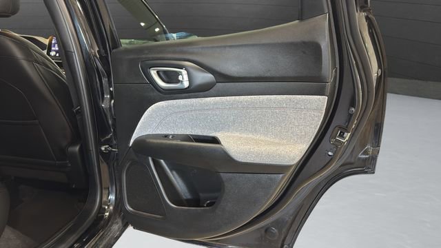 Used 2024 Jeep Compass Latitude image 46