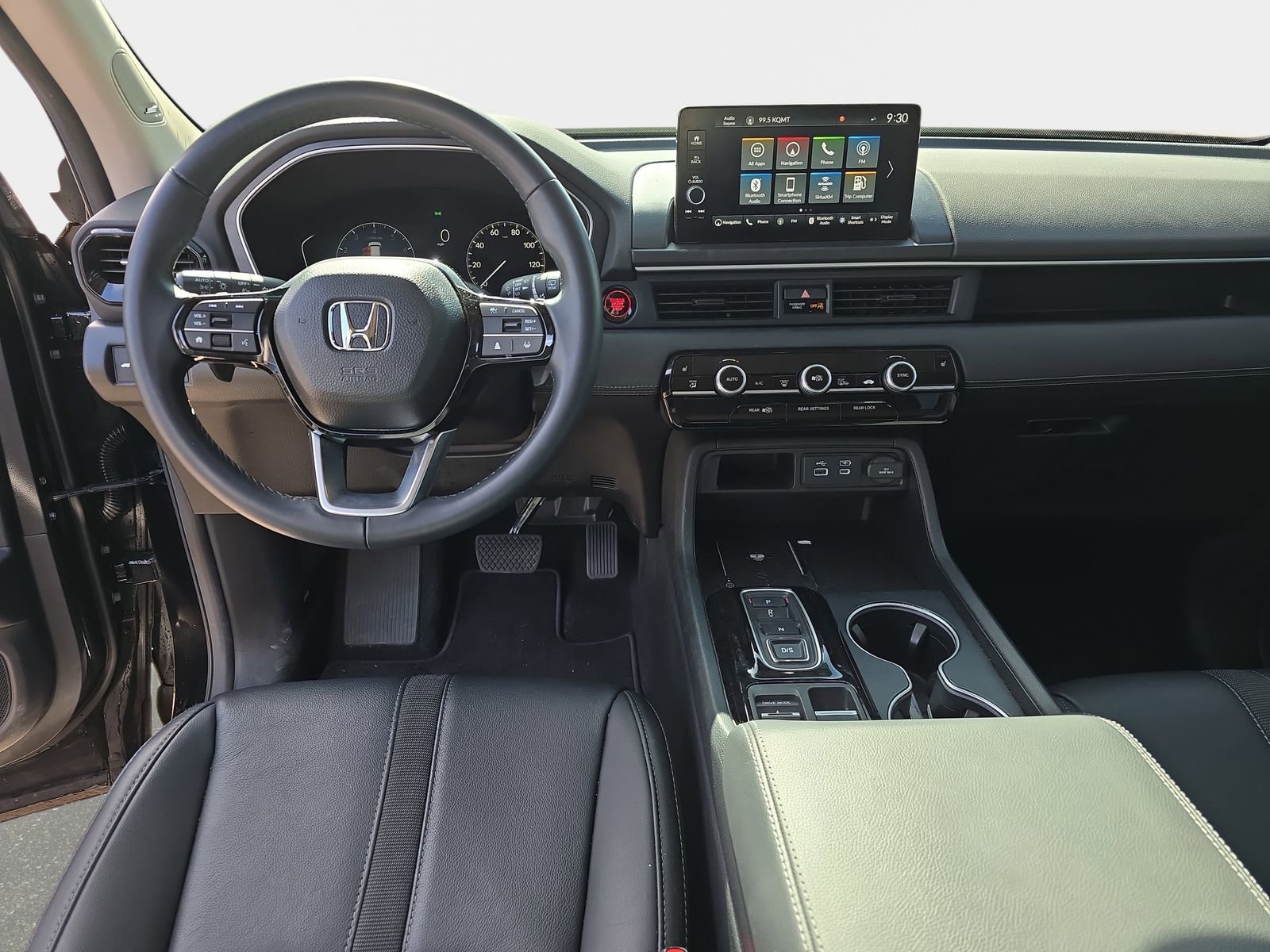 Used 2025 Honda Pilot Touring image 12