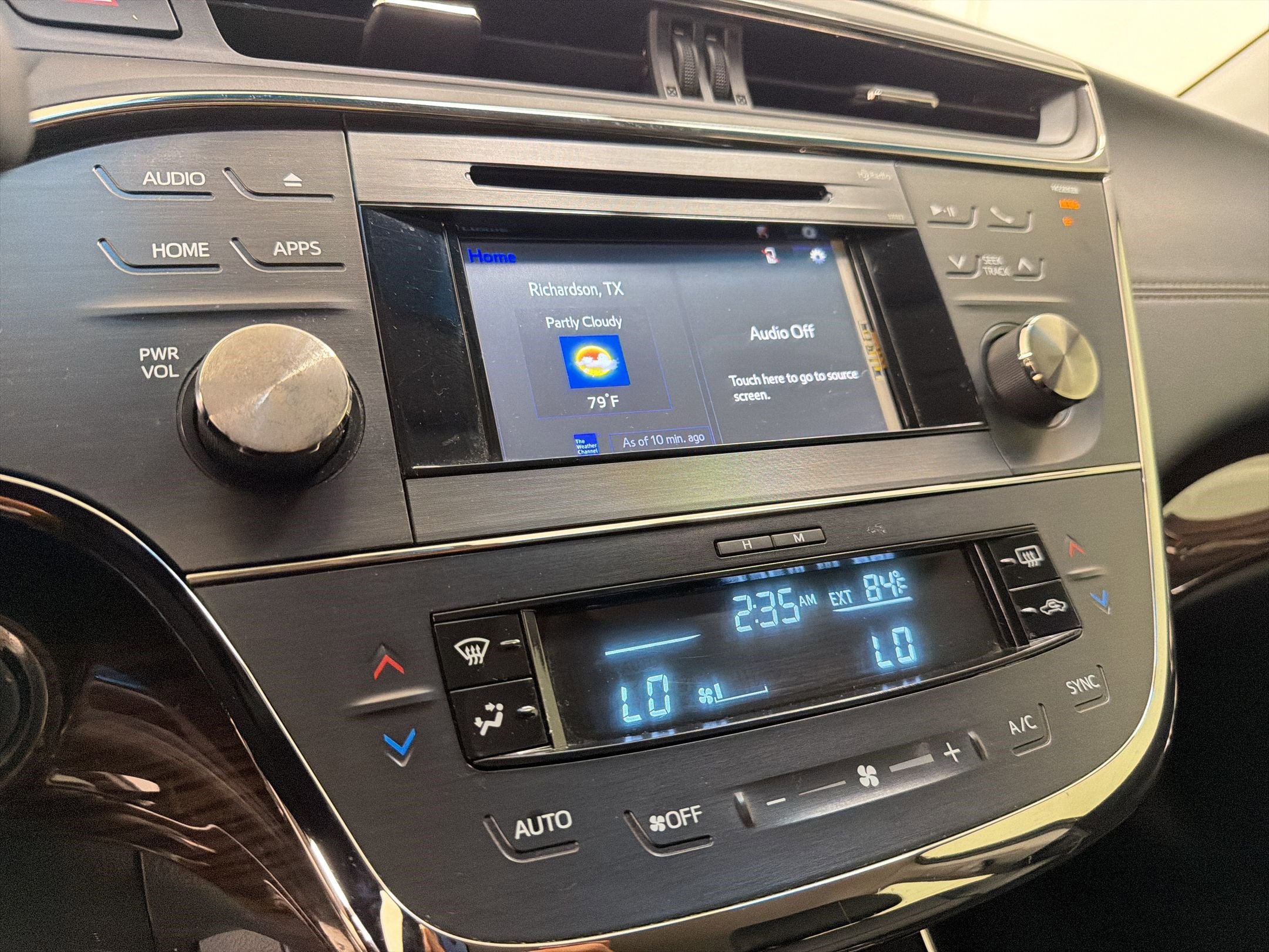 Used 2015 Toyota Avalon XLE image 18