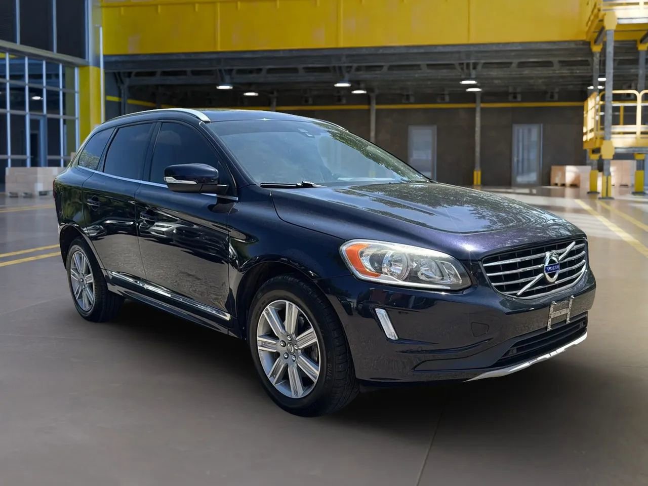 Used 2017 Volvo XC60 T5 Inscription w/ Preferred Option Package AWD/4WD image 3