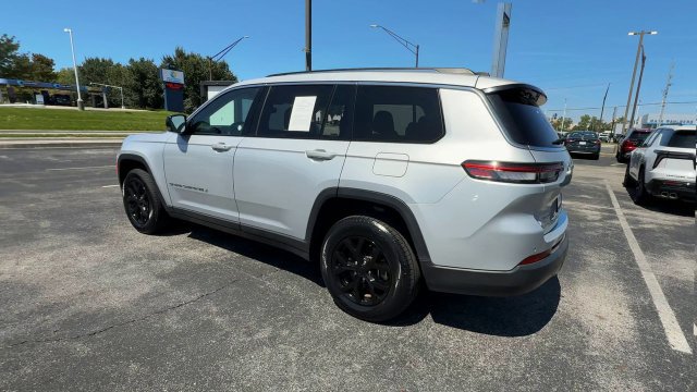 Used 2023 Jeep Grand Cherokee L Limited AWD/4WD image 6