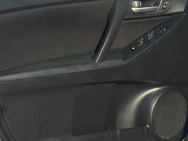 Used 2012 MAZDA MAZDA3 i Sport FWD image 13