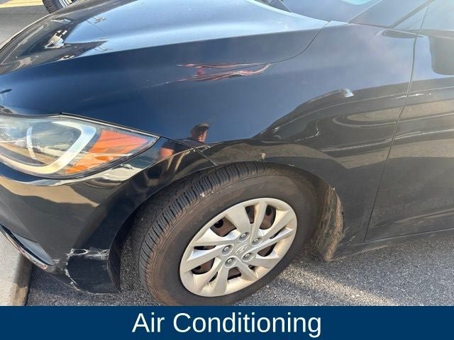 Used 2017 Hyundai Elantra SE FWD image 4