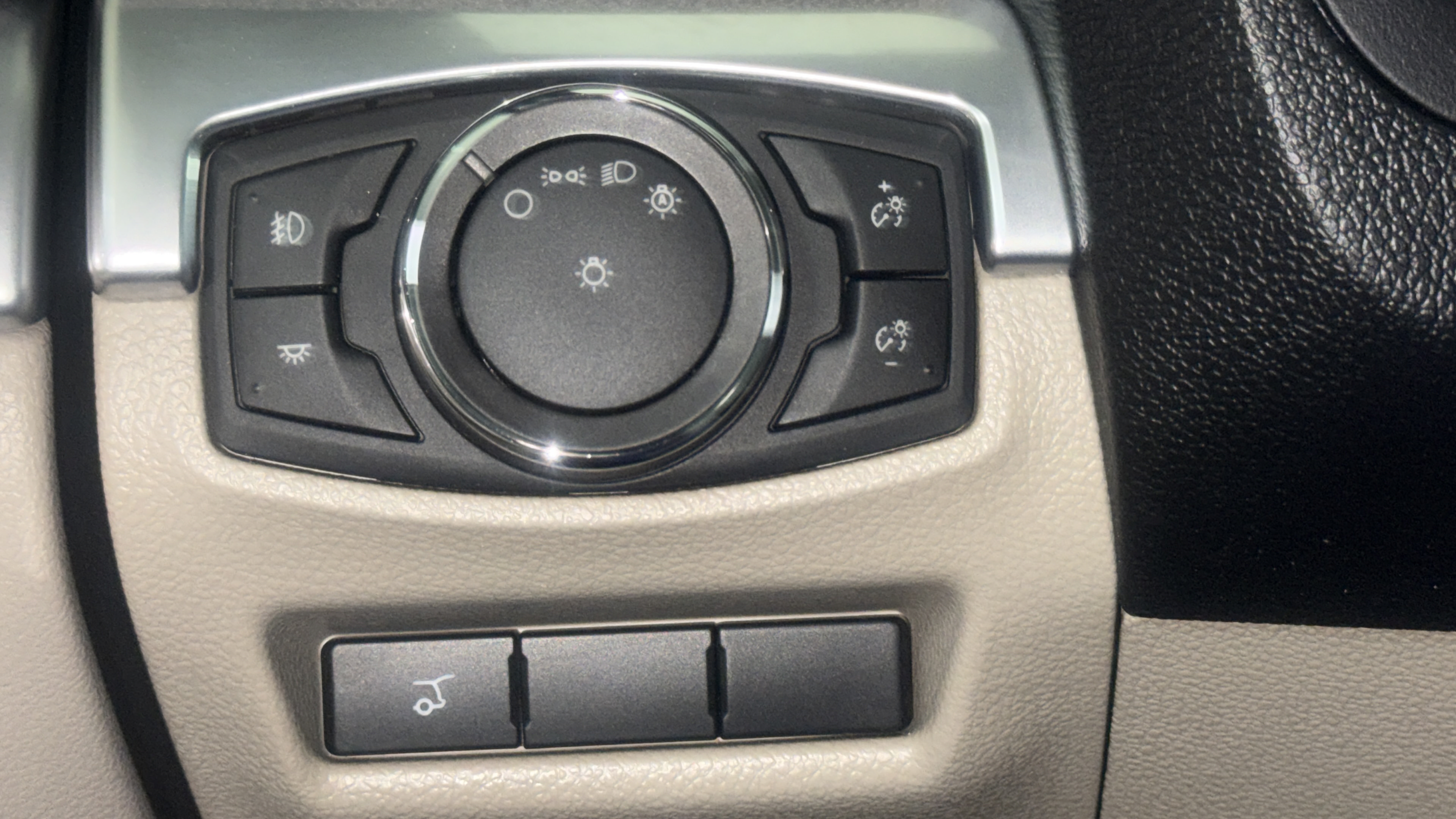 Used 2018 Ford Explorer Limited FWD image 21
