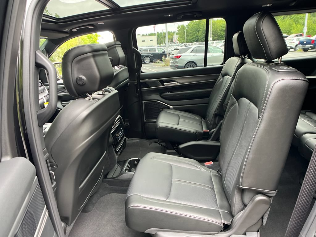Used 2025 Jeep Wagoneer Series II w/ Premium Group I AWD/4WD image 22