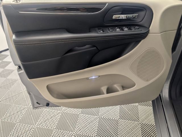 Used 2019 Dodge Grand Caravan SXT FWD image 10