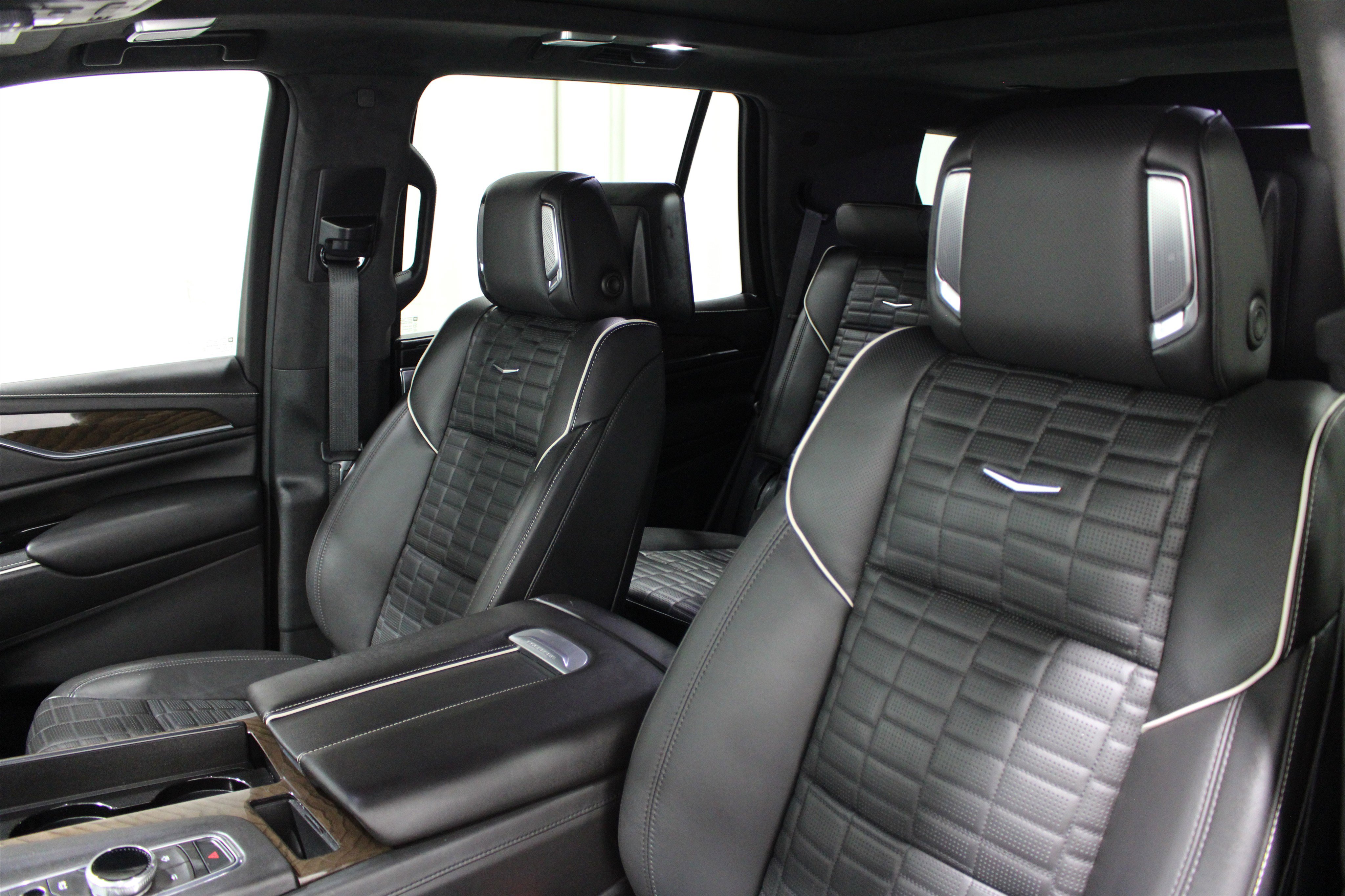 Certified 2024 Cadillac Escalade Sport Platinum w/ LPO, ONYX Package AWD/4WD image 4