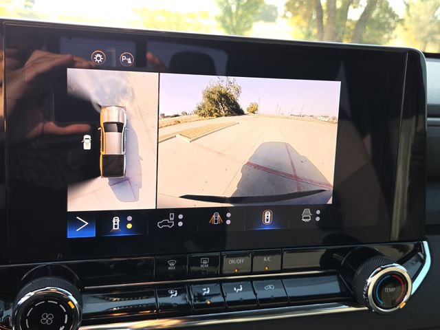 Used 2023 Chevrolet Colorado Trail Boss w/ Technology Package image 21