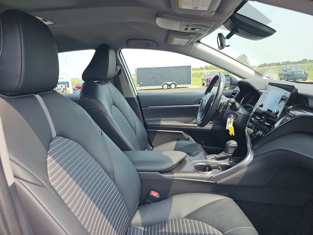 Used 2024 Toyota Camry SE image 29