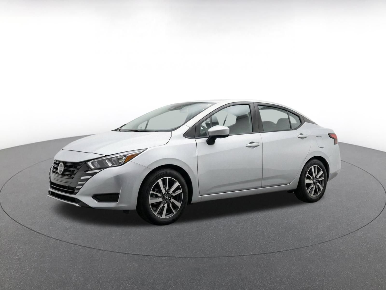 Used 2025 Nissan Versa SV FWD image 3