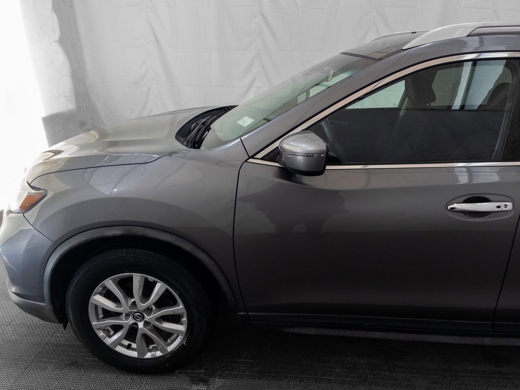 Used 2019 Nissan Rogue SV image 3