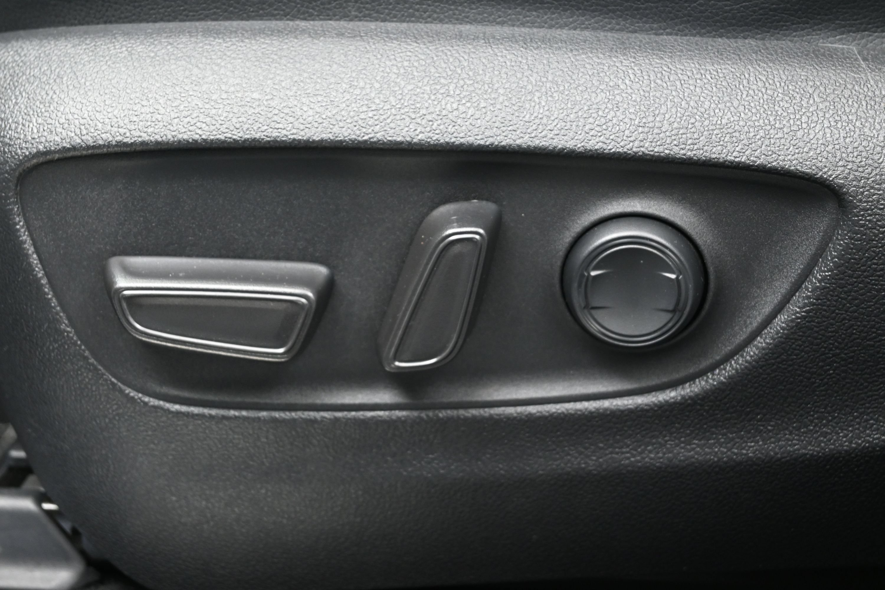 Used 2021 Toyota Highlander XSE FWD image 10