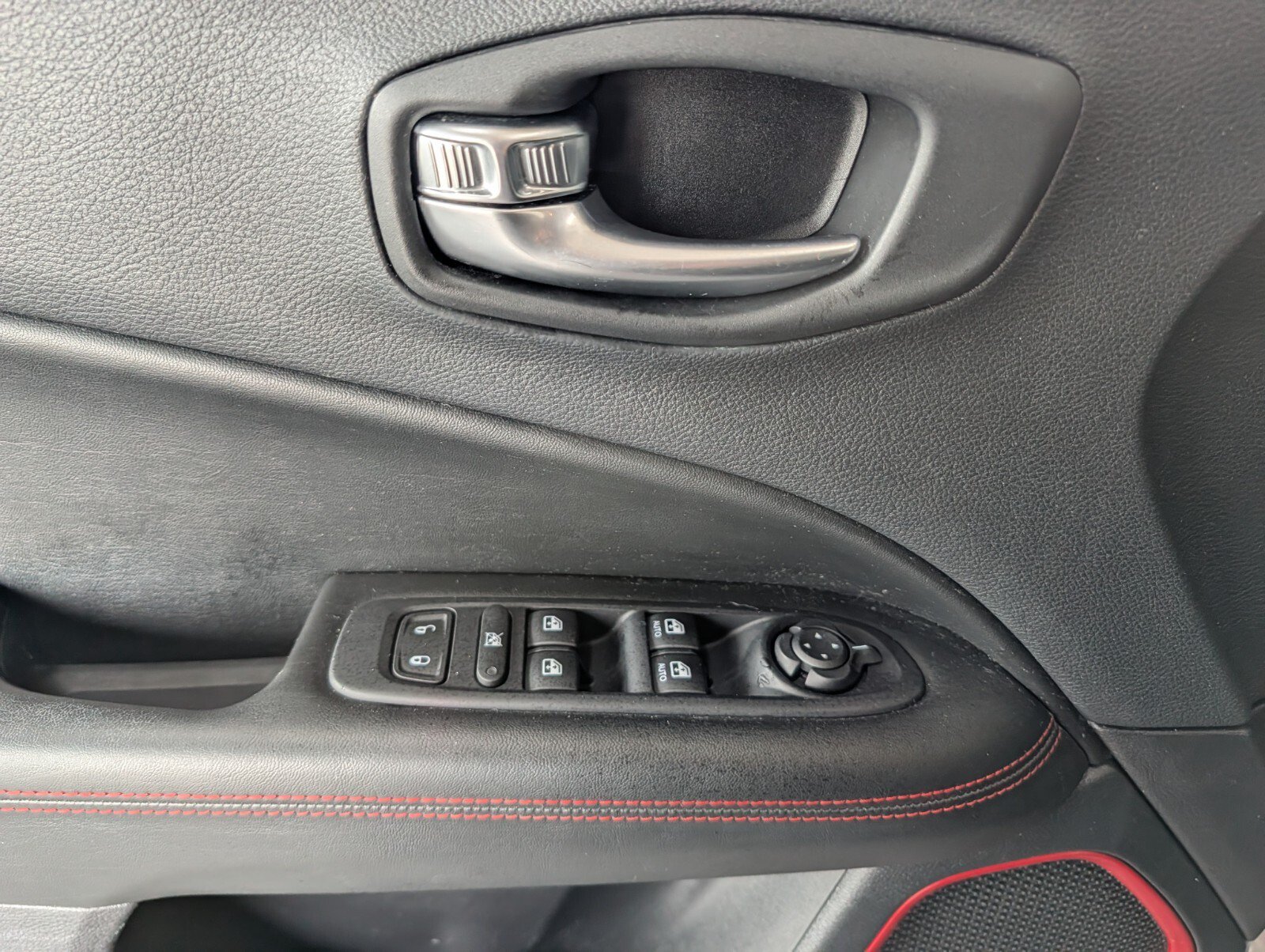 Used 2019 Jeep Compass Trailhawk AWD/4WD image 14