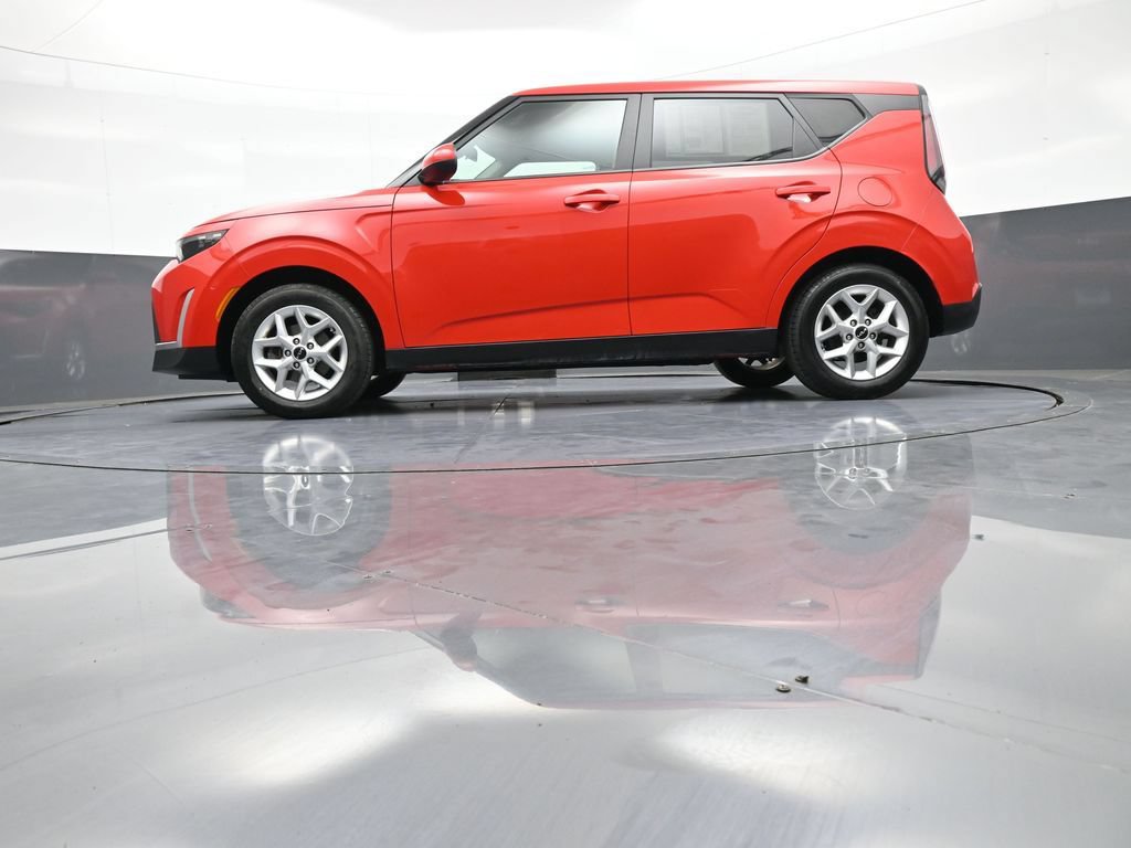 Certified 2023 Kia Soul LX w/ LX Technology Package FWD image 32