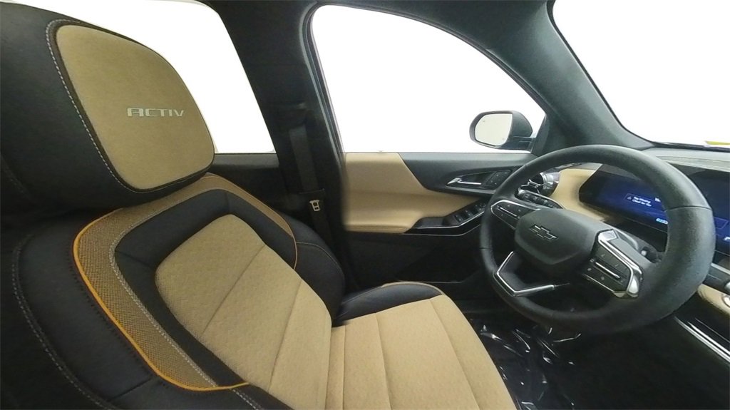 Used 2025 Chevrolet Equinox ACTIV w/ Safety and Technology Package image 35