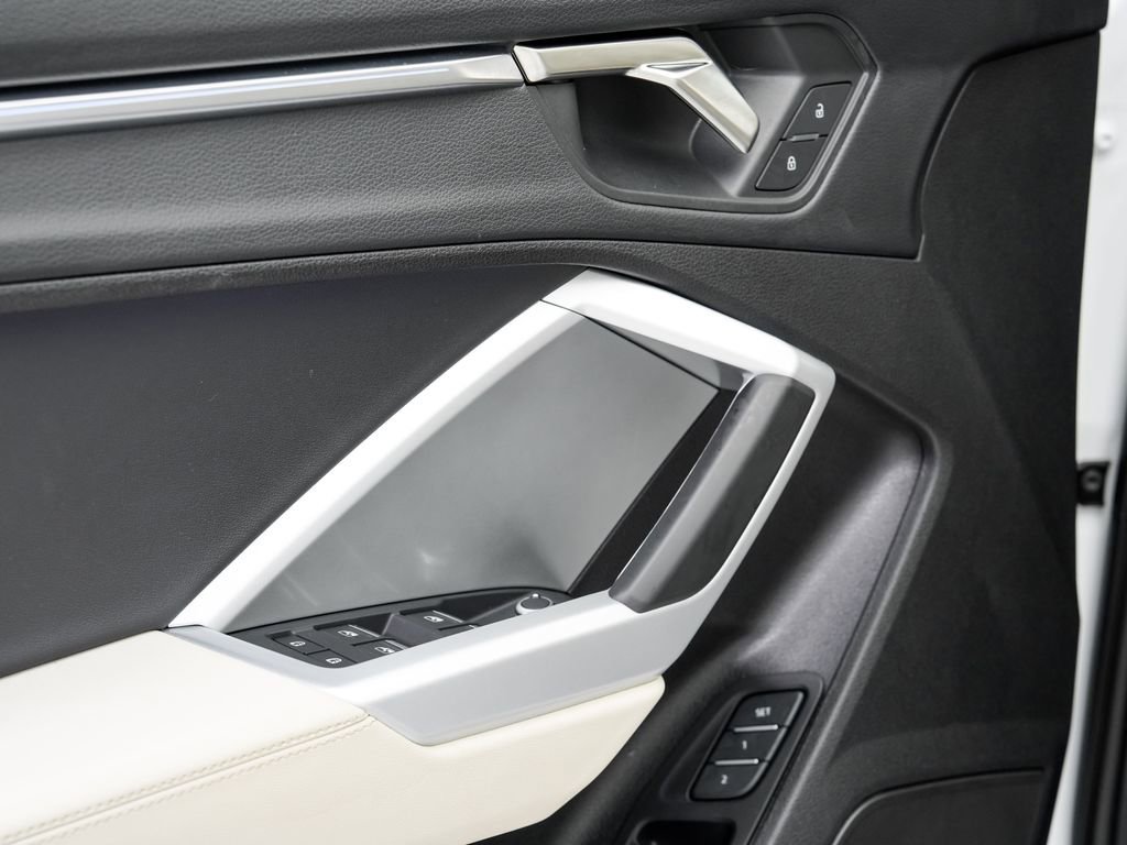 Certified 2025 Audi Q3 2.0T Premium Plus w/ Premium Plus Package image 7
