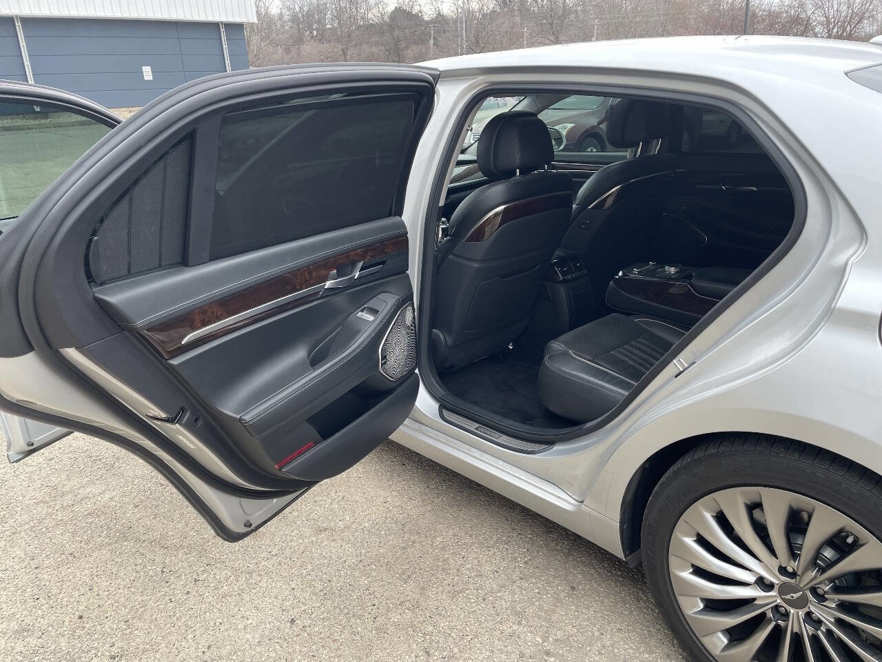 Used 2019 Genesis G90 3.3T Premium image 15