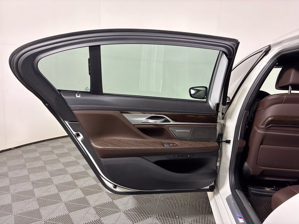 Used 2022 BMW 750i xDrive w/ Luxury Rear Seating Package AWD/4WD image 26