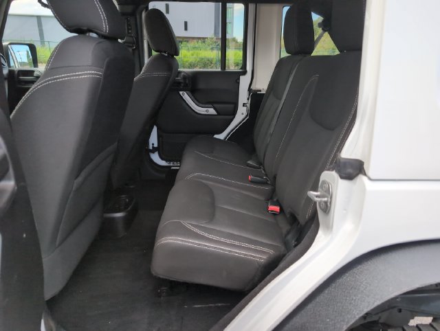 Used 2014 Jeep Wrangler Unlimited Sahara w/ Max Tow Package AWD/4WD image 15