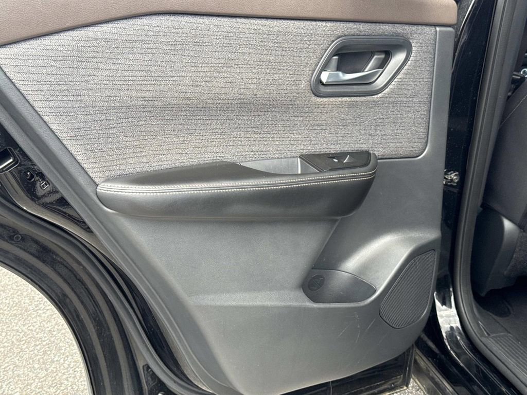 Certified 2021 Nissan Rogue SV image 12