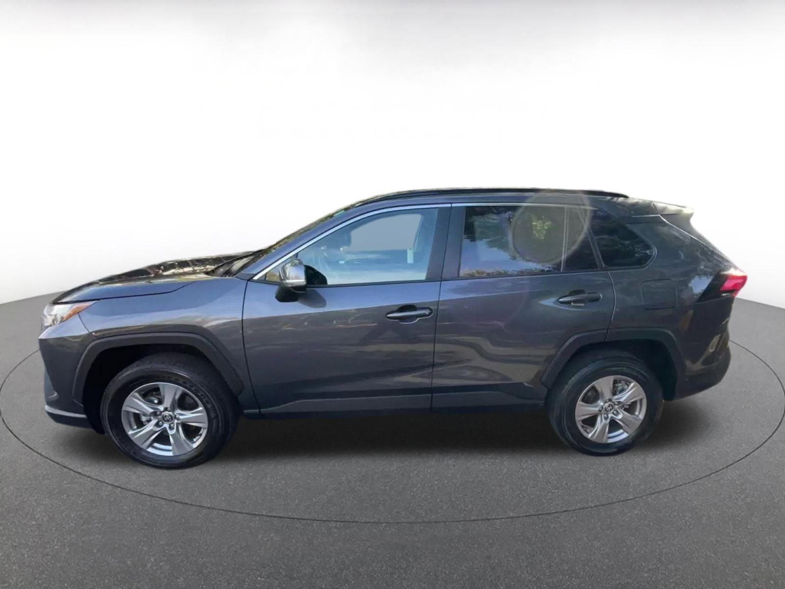 Used 2025 Toyota RAV4 XLE image 9