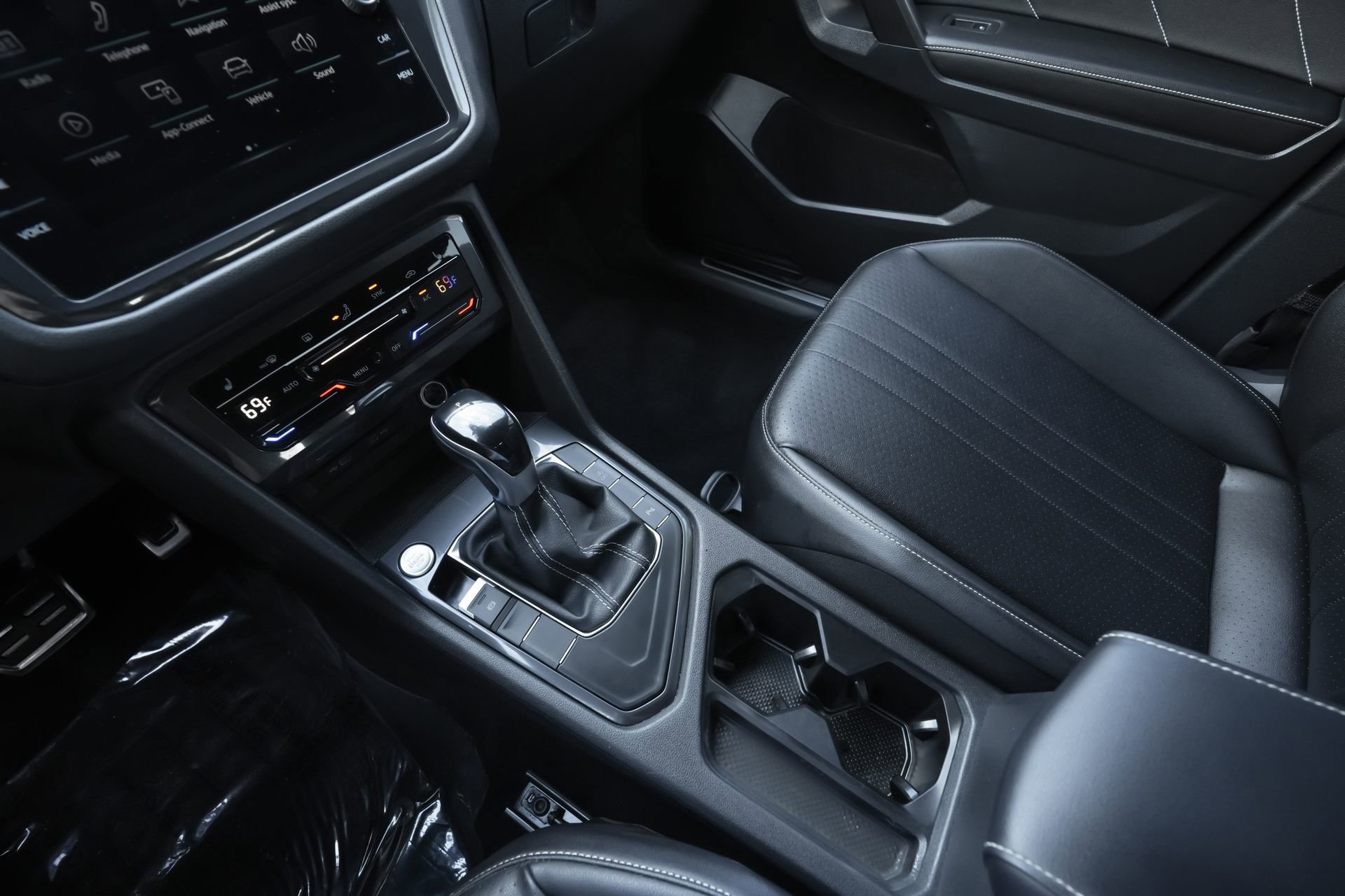 Used 2022 Volkswagen Tiguan SE R-Line image 12