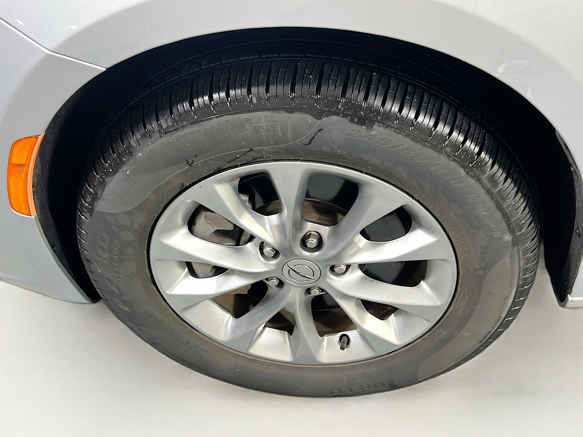 Used 2023 Chrysler Pacifica Touring-L w/ Uconnect Theater Family Group image 33