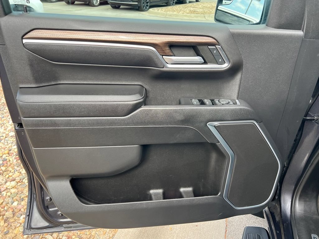 Used 2023 Chevrolet Silverado 1500 LT AWD/4WD image 16