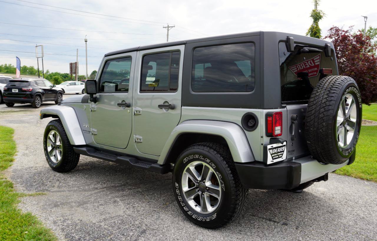 Used 2018 Jeep Wrangler Unlimited Sahara AWD/4WD image 16