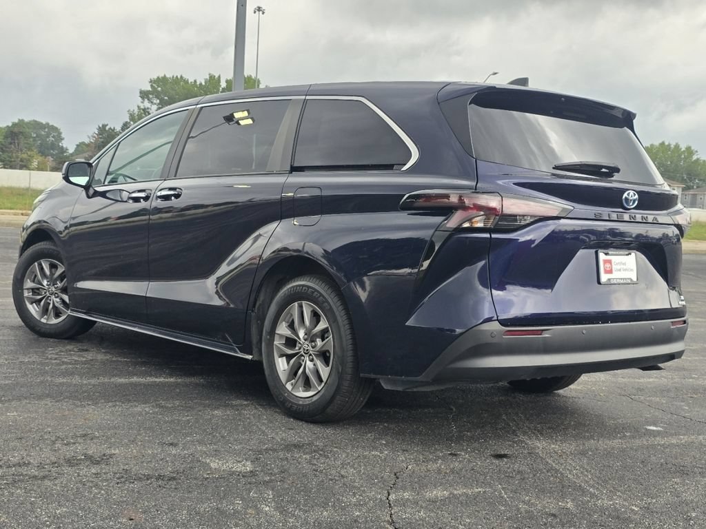 Certified 2024 Toyota Sienna XLE FWD image 14