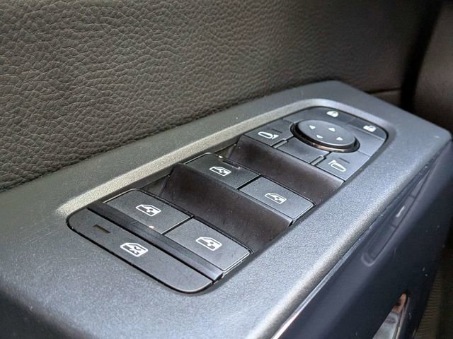 Used 2025 Nissan Pathfinder SV FWD image 25