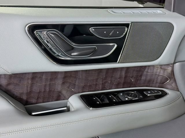 Used 2019 Lincoln Navigator Select RWD image 21