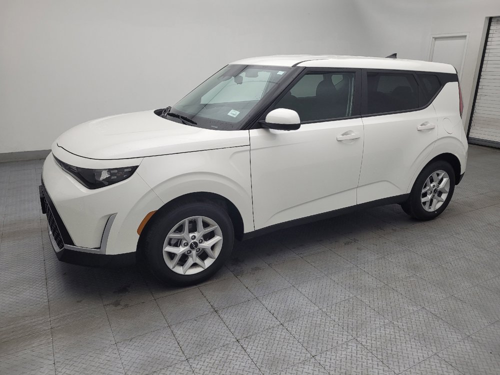Used 2025 Kia Soul S image 2